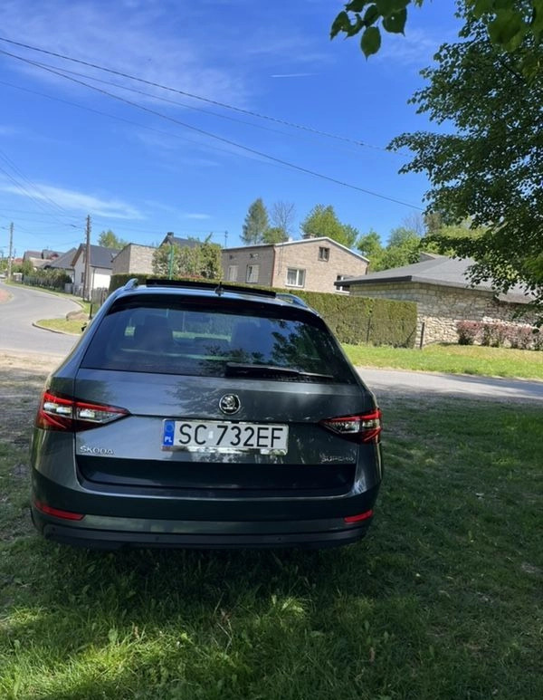 Skoda Superb cena 72900 przebieg: 177000, rok produkcji 2017 z Częstochowa małe 562